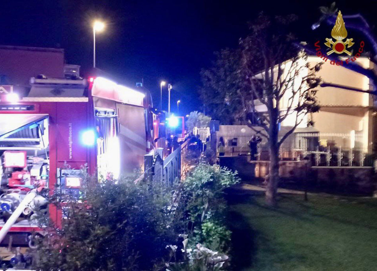 A Roma va a fuoco una villetta bifamiliare, salvi due bambini e un disabile