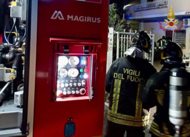 A Roma va a fuoco una villetta bifamiliare, salvi due bambini e un disabile