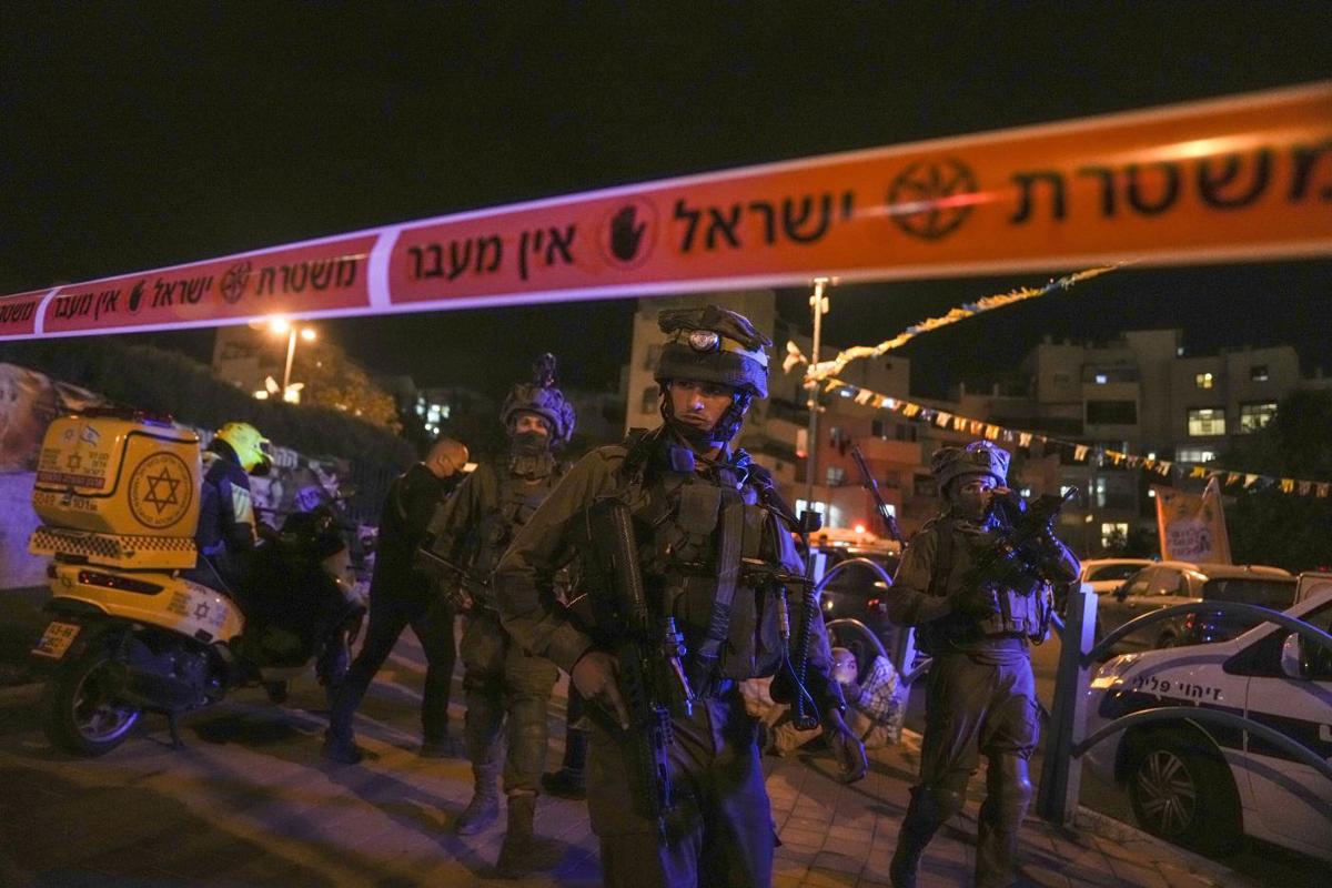 Israele, auto sulla folla in centro a Gerusalemme: cinque feriti Israele, auto sulla folla in centro a Gerusalemme: cinque feriti