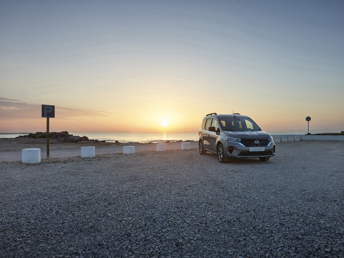 Nissan presenta Townstar 100% elettrico in versione Combi Nissan presenta Townstar 100% elettrico in versione Combi