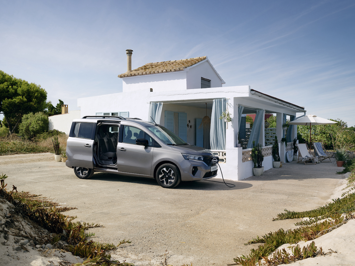 Nissan presenta Townstar 100% elettrico in versione Combi Nissan presenta Townstar 100% elettrico in versione Combi