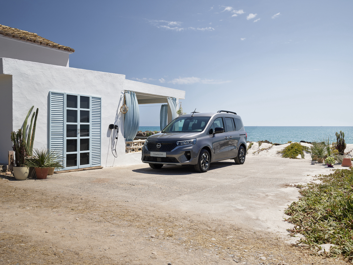 Nissan presenta Townstar 100% elettrico in versione Combi Nissan presenta Townstar 100% elettrico in versione Combi