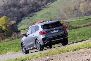 Nuova BMW iX1 la prima completamente elettrica