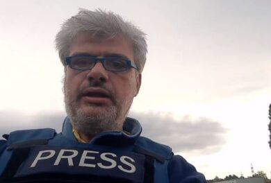 Ucraina, colpito l’inviato di Repubblica Corrado Zunino: ferito da un drone