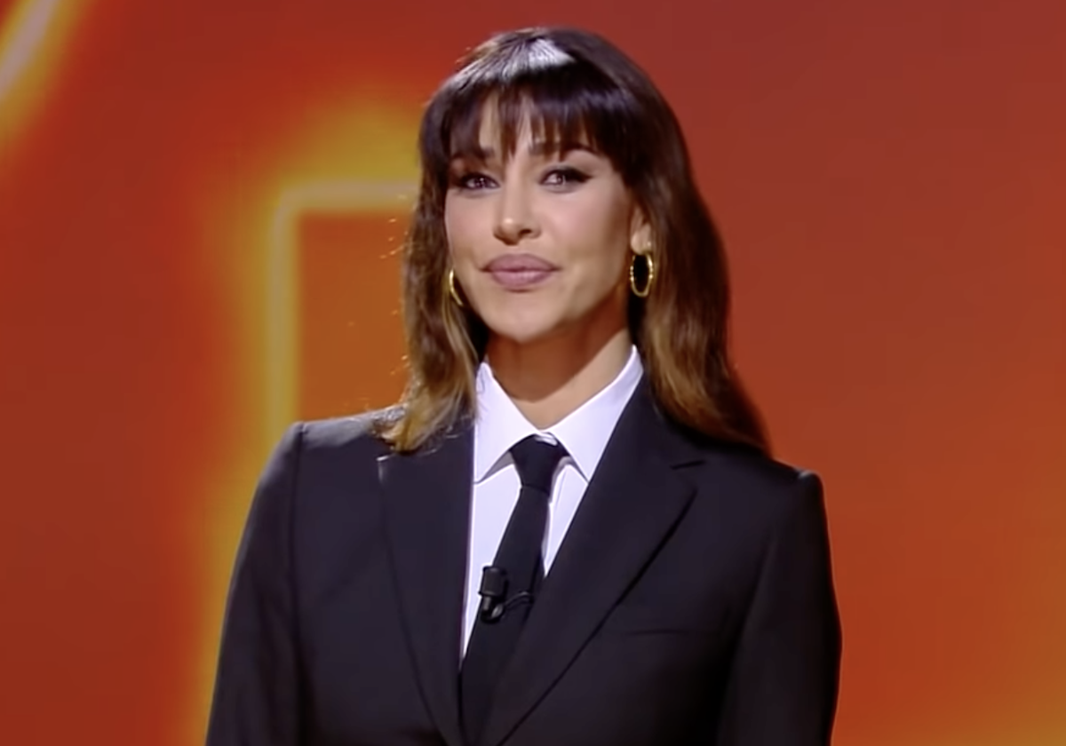 Mediaset nel caos, duro scontro tra Le Iene e Quarto Grado. Pesanti insulti al conduttore Nuzzi Mediaset nel caos, duro scontro tra Le Iene e Quarto Grado. Pesanti insulti al conduttore Nuzzi