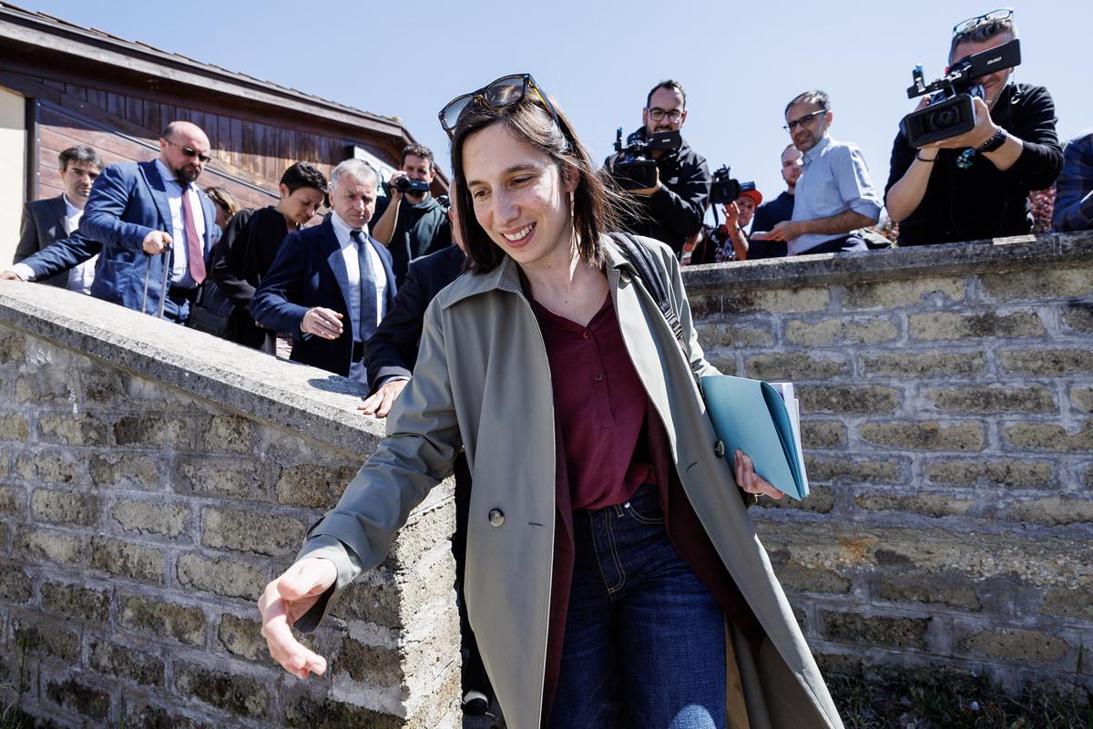 “L’armocromia? Schlein vuole addolcire la sua immagine estrema” “L’armocromia? Schlein vuole addolcire la sua immagine estrema”