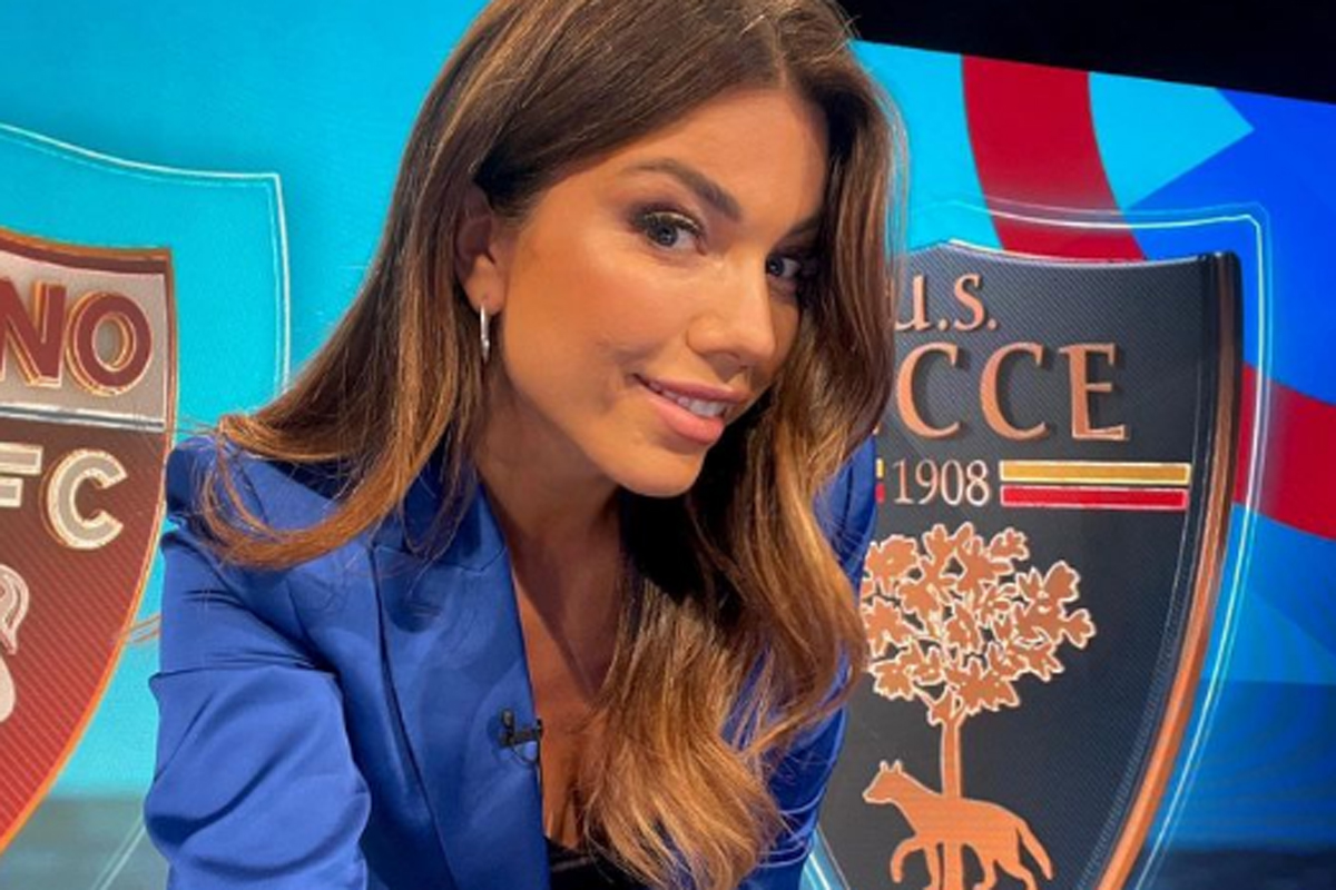 Federica Masolin, tacco e minigonna: Formula 1 mozzafiato, riparte in quinta! Federica Masolin, tacco e minigonna: Formula 1 mozzafiato, riparte in quinta!