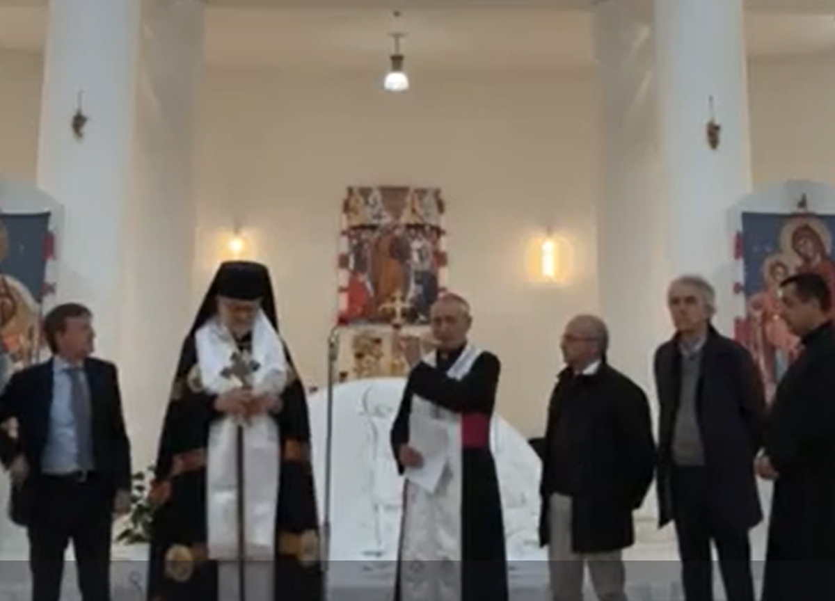 Kiev, l’abbraccio della delegazione de “L’isola che non c’è” al popolo ucraino Kiev, l’abbraccio della delegazione de “L’isola che non c’è” al popolo ucraino