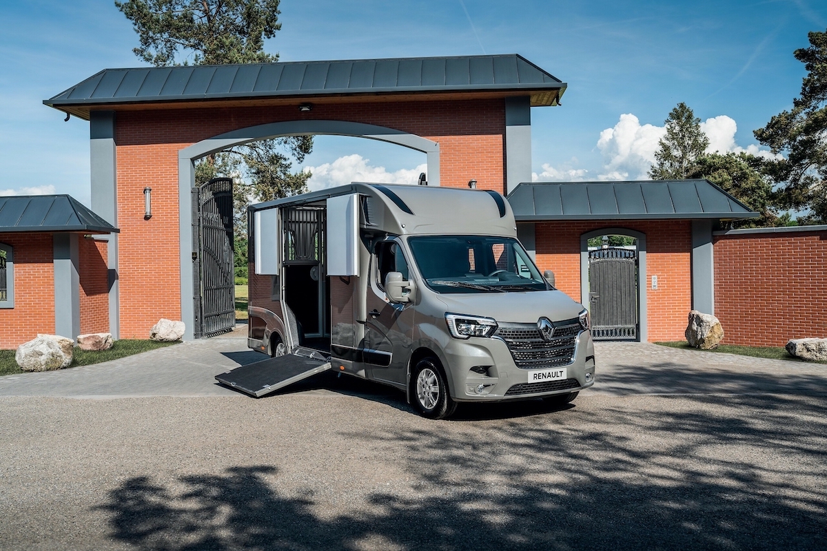 Renault Pro + al fianco degli operatori professionali Renault Pro + al fianco degli operatori professionali