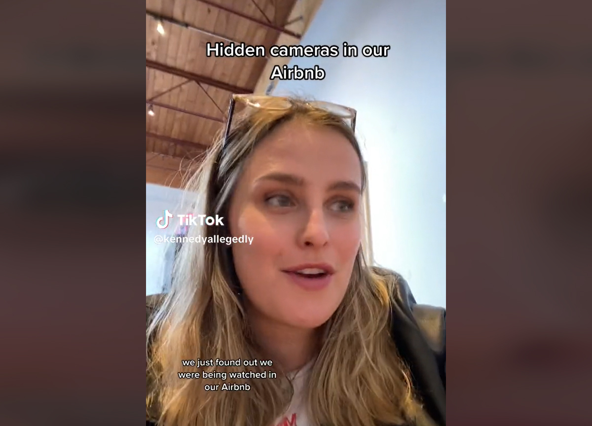 Telecamere dentro la doccia di un AirBnb, la vacanza da incubo di una tiktoker Telecamere dentro la doccia di un AirBnb, la vacanza da incubo di una tiktoker