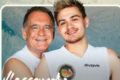 Isola dei Famosi, Cecchi Paone lite col fidanzato Simone. “Trovatene un altro”