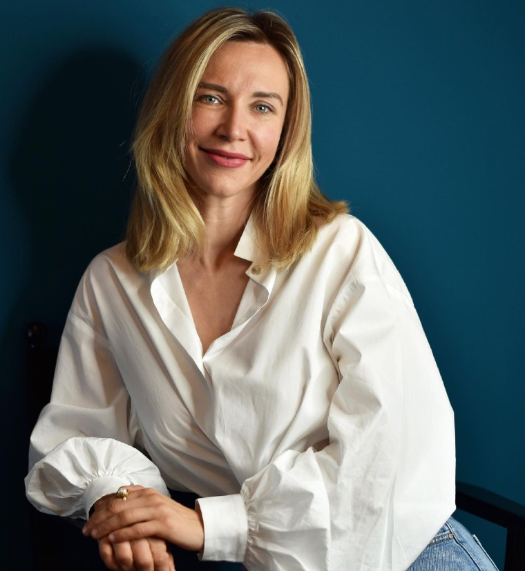 Enrica Chicchio e i “lutti sentimentali”: ecco chi è l’armocromista di Schlein