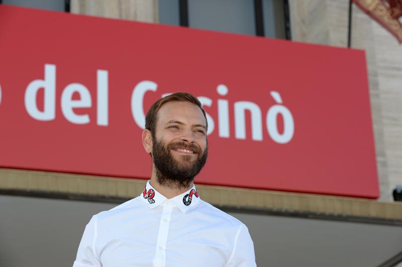 Alessandro Borghi e la rivelazione sulla sua malattia: “Non c’è cura” Alessandro Borghi e la rivelazione sulla sua malattia: “Non c’è cura”