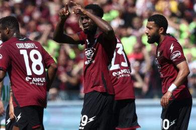 Napoli scudetto, dalla mano di Maradona al piede di Dia, tra sfottò e festa rimandata