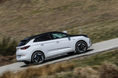Opel Grandland porta le performance del marchio GSe nel segmento C-SUV