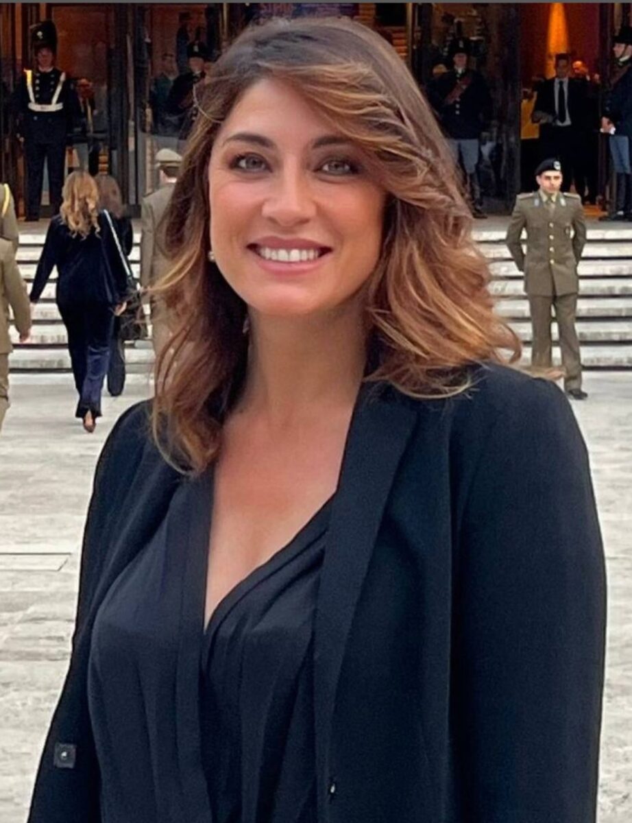 Elisa Isoardi, allenamento duro e fisico mozzafiato. Le foto piccanti della conduttrice Rai