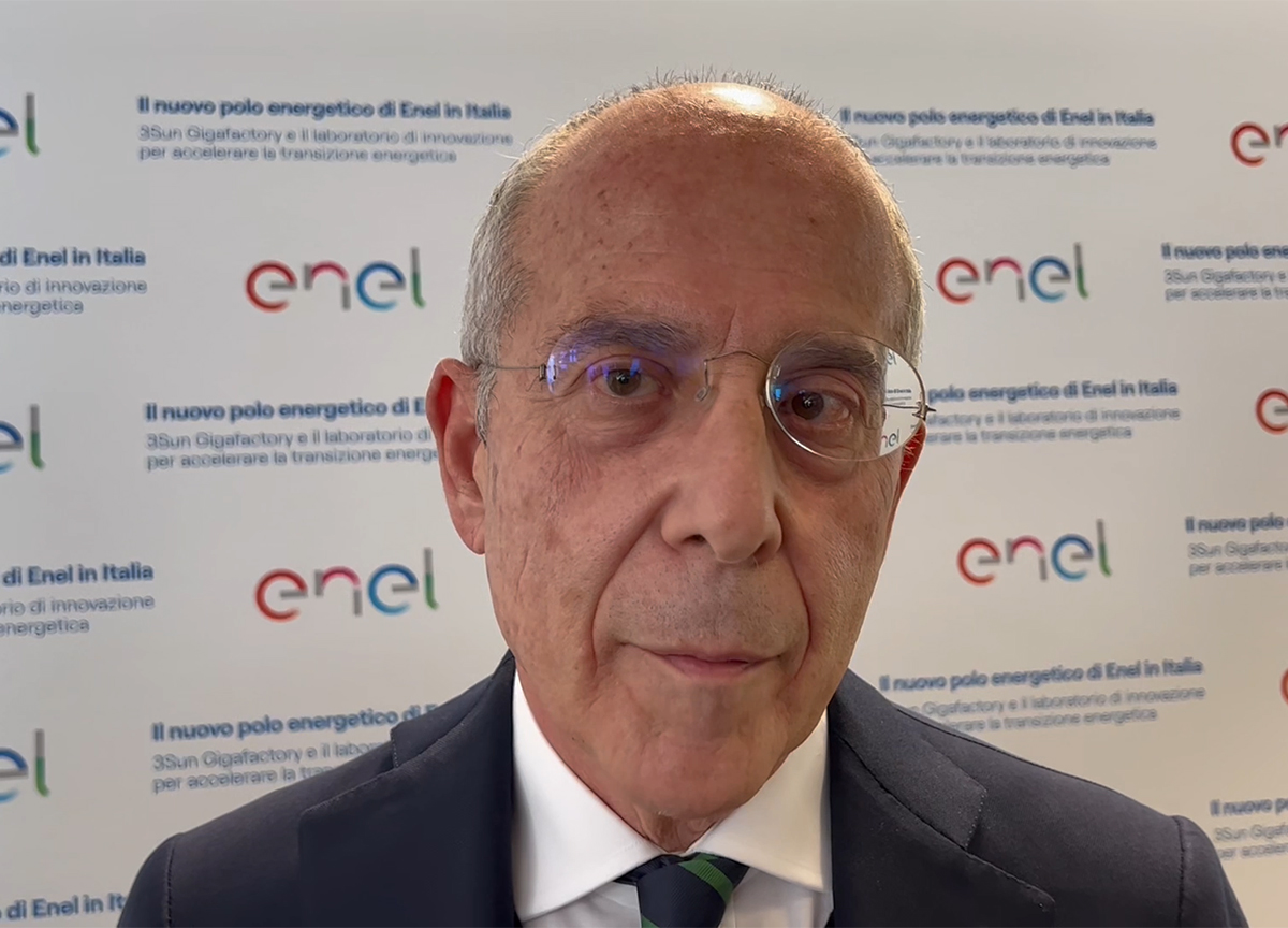 Enel, Starace esce allo scoperto: “Disponibile ad aiutare i nuovi vertici” Enel, Starace esce allo scoperto: “Disponibile ad aiutare i nuovi vertici”