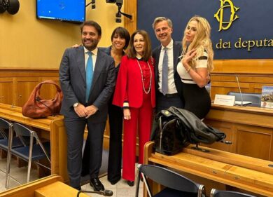 Beppe Convertini presenta il suo nuovo libro alla Camera. C’è anche Santanchè