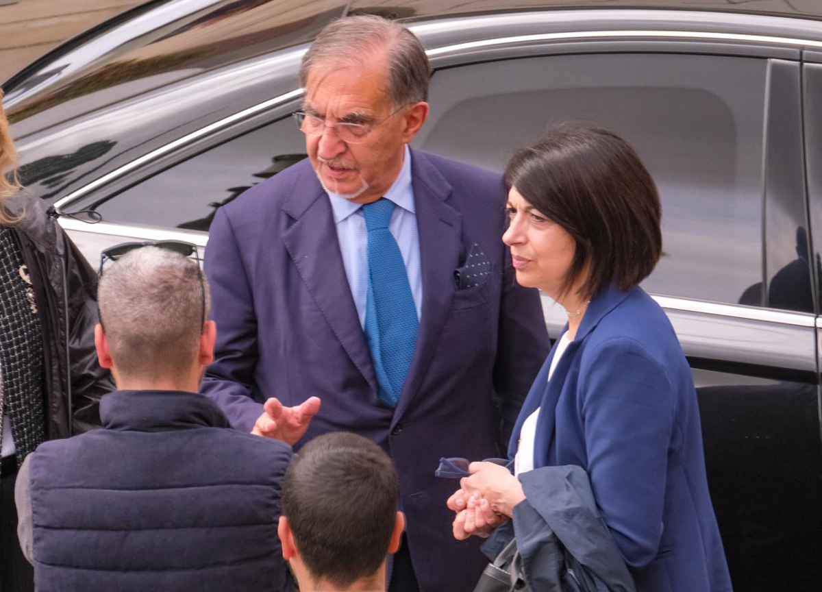 Meloni e il lungo applauso dei cinquecento per il saluto ad Andrea Augello