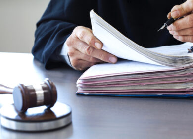 Roma: novantenne perde una causa, condannato a 77 mila euro di spese legali