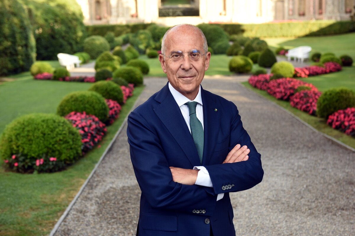 Enel, Starace esce allo scoperto: “Disponibile ad aiutare i nuovi vertici” Enel, Starace esce allo scoperto: “Disponibile ad aiutare i nuovi vertici”