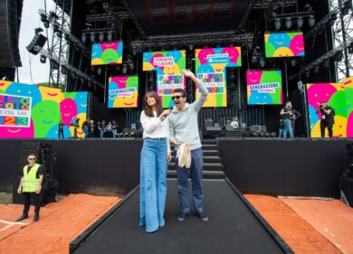 Lucarelli contro Ambra: “Lavoro minorile? Ma se era a Non è la Rai a 14 anni”