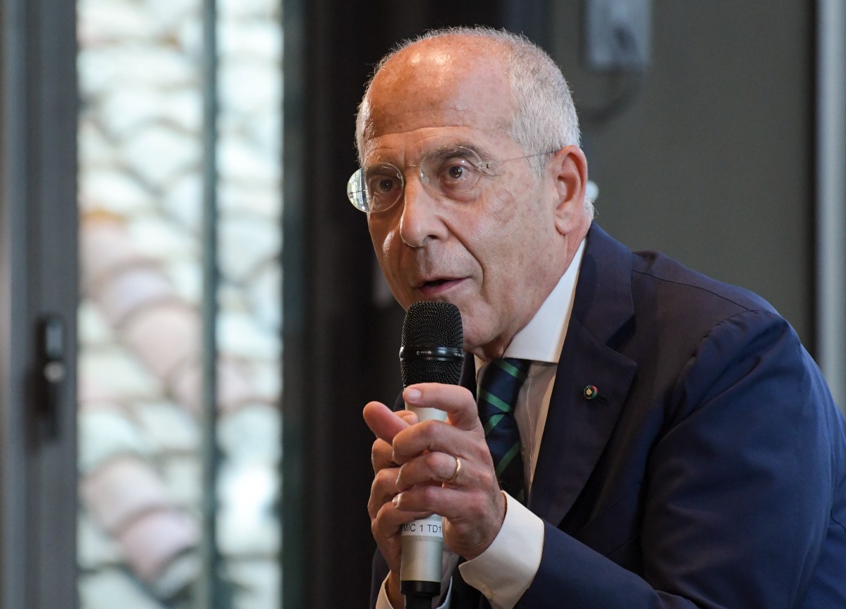Enel, nel trimestre utili in salita a 1,5 mld. Il debito scende a 58,9 mld Enel, nel trimestre utili in salita a 1,5 mld. Il debito scende a 58,9 mld