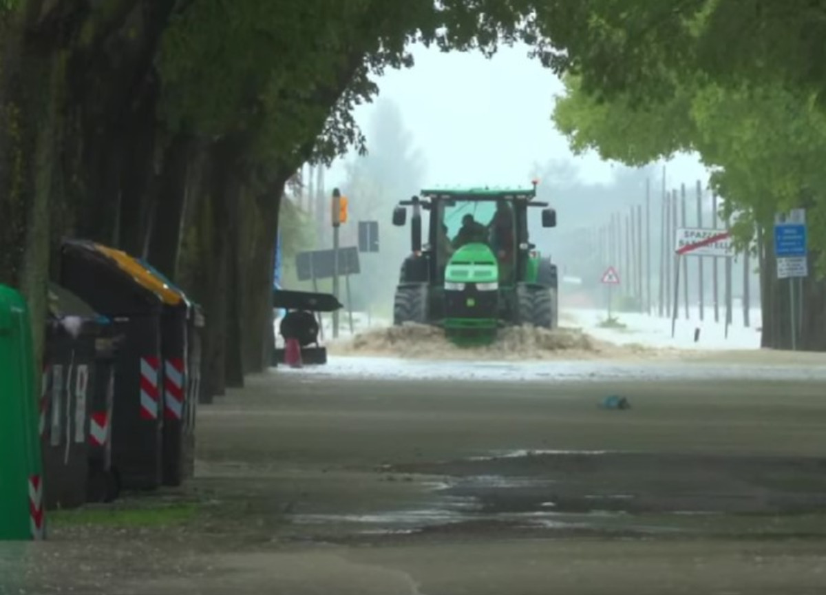 Maltempo in Emilia Romagna, si chiede lo stato di emergenza. Due le vittime Maltempo in Emilia Romagna, si chiede lo stato di emergenza. Due le vittime