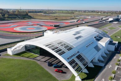 Porsche: 75 anni di sogni, velocità, tecnica e lusso