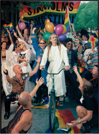 Parlamento UE: la mostra del Gesù omosex tra travestiti sadomaso e schiavi sex