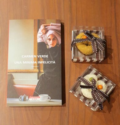 “Una minima infelicità”, libro di Carmen Verde in gara allo Strega. Recensione