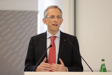 Ferrari accelera sui conti. Volano i ricavi, utile alle stelle (+24%)