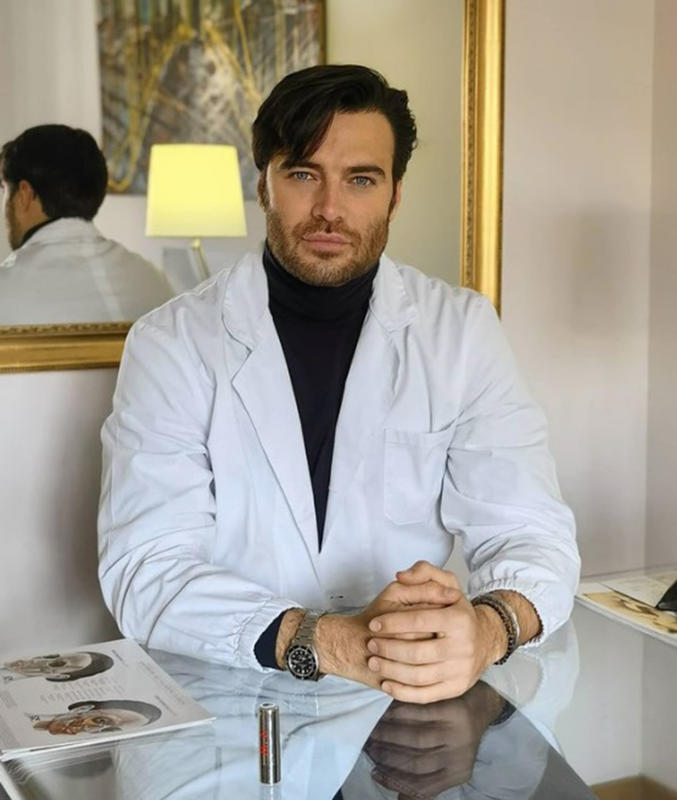 Elena Boschi testimonial della linea di creme anti-age del compagno Berruti