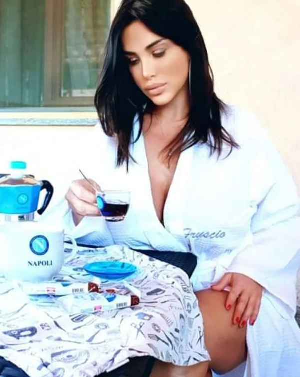 Marika Fruscio, lingerie scudetto per il Napoli. “Da infarto”. Le foto