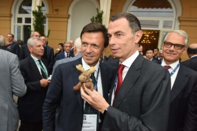 Enel, resa dei conti in assemblea. Ma il vero problema sono i capitali fuggiti