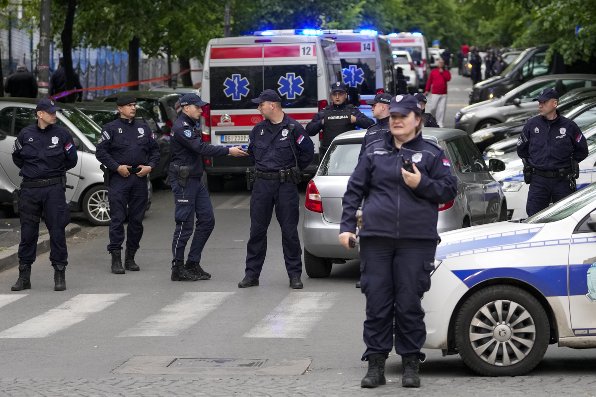 Serbia, un’altra strage all’americana: otto morti, 21enne arrestato Serbia, un’altra strage all’americana: otto morti, 21enne arrestato