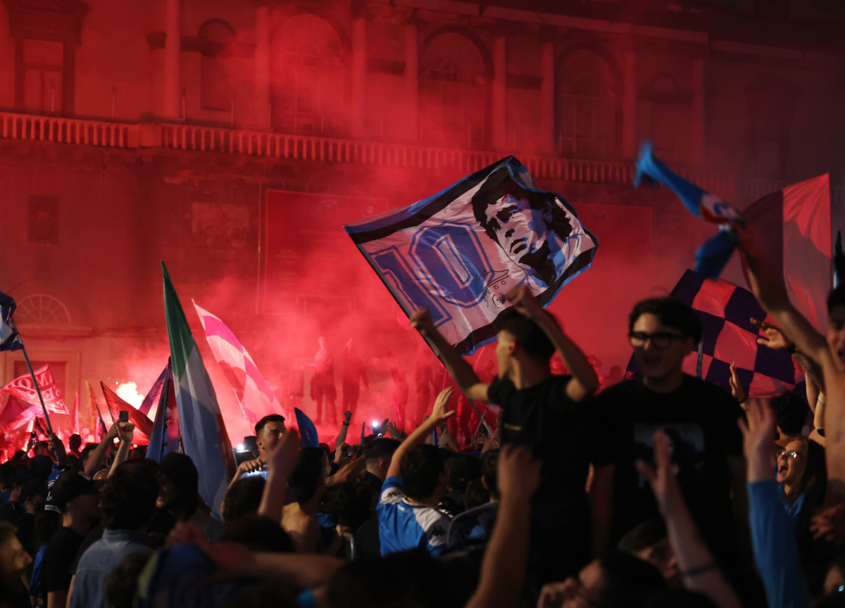 Napoli, agguato durante la festa: ucciso un 26enne “legato alla Camorra” Napoli, agguato durante la festa: ucciso un 26enne “legato alla Camorra”