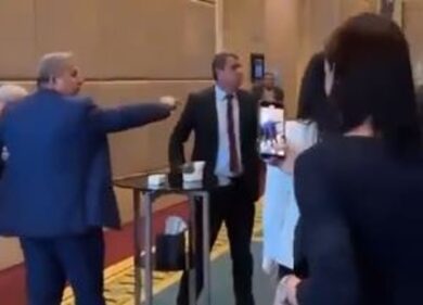 Rissa al vertice di Ankara, botte da orbi tra il rappresentante russo e ucraino. Il video