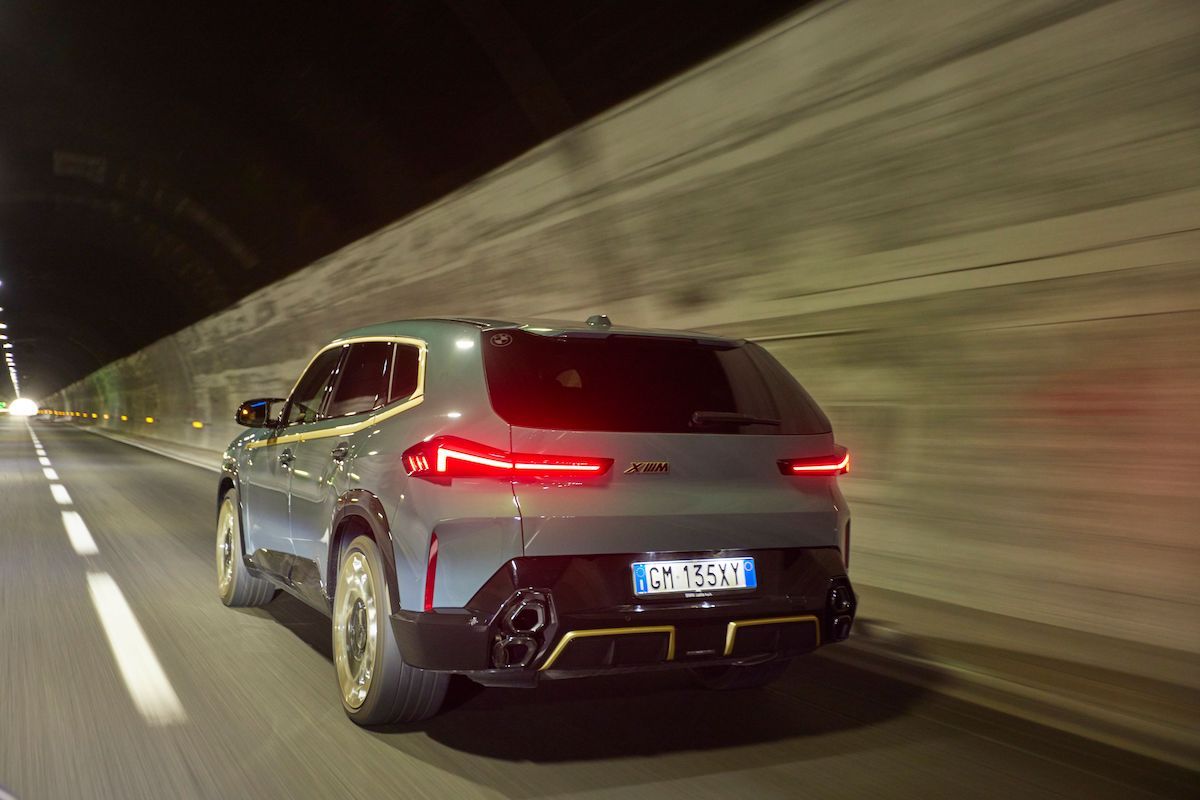Nuova BMW XM, alte prestazioni e trazione elettrificata