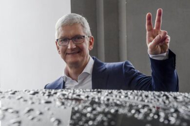 Apple, una trimestrale in calo per  la “mela” di Tim Cook