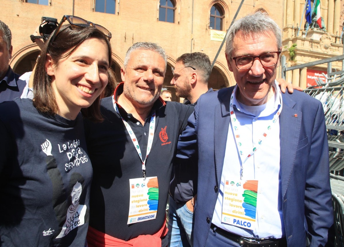 Landini e Schlein insieme a Bologna: in 30mila al corteo contro il governo Landini e Schlein insieme a Bologna: in 30mila al corteo contro il governo