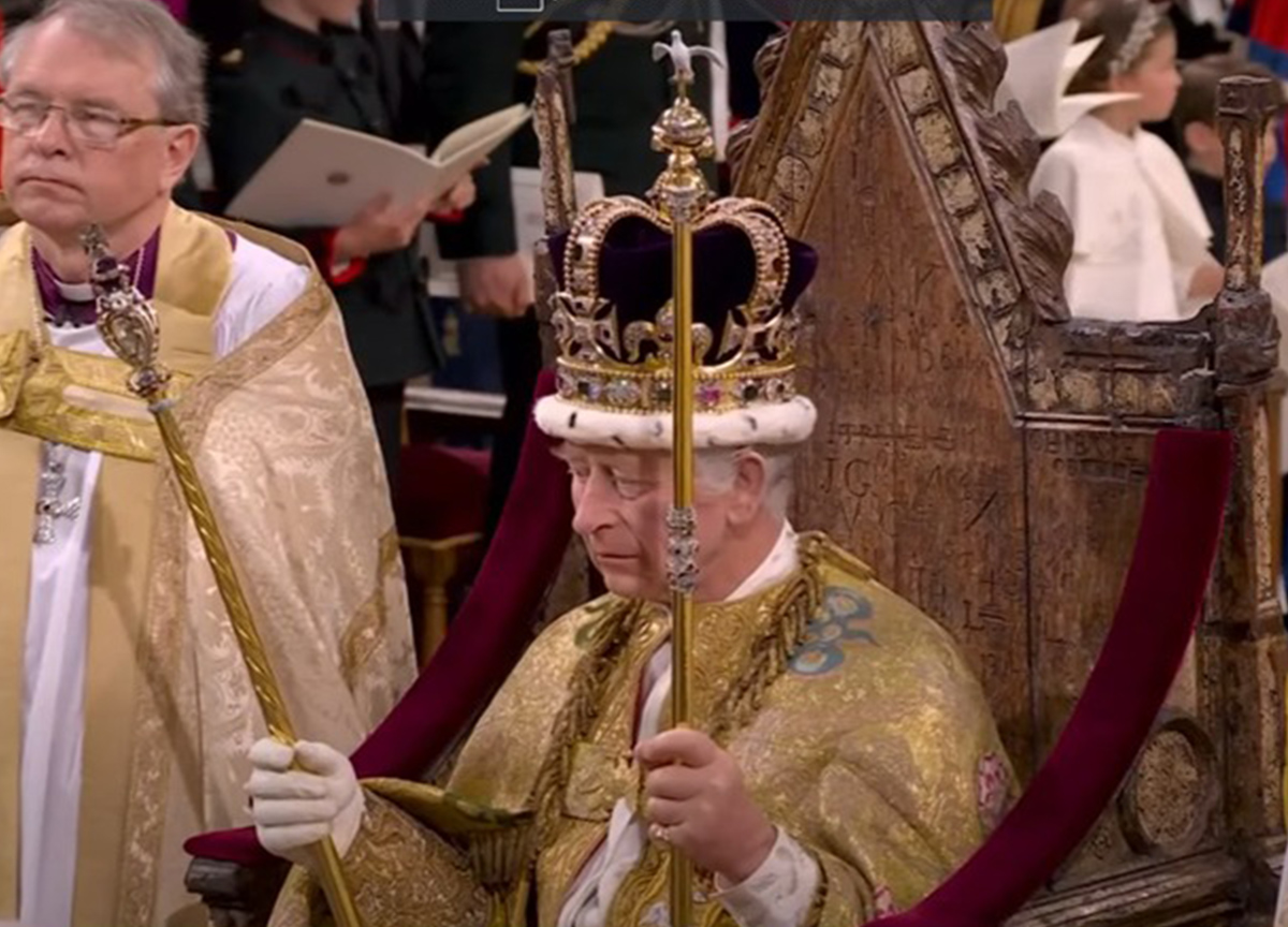 Regno Unito, Carlo III è stato incoronato. “Sono qui per servire”. VIDEO