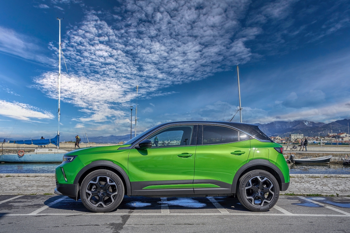 Con la Opel Mokka-e alla scoperta della Versilia