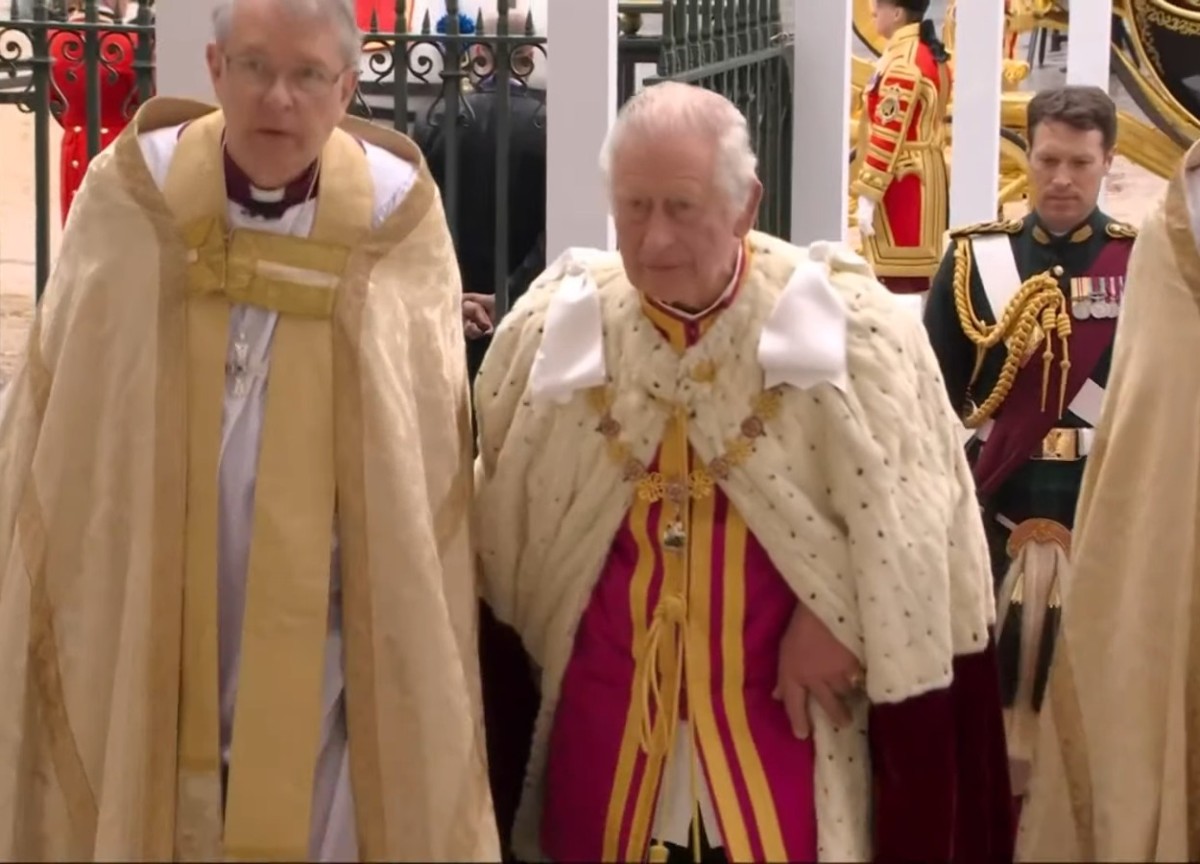 Regno Unito, Carlo III è stato incoronato. “Sono qui per servire”. VIDEO