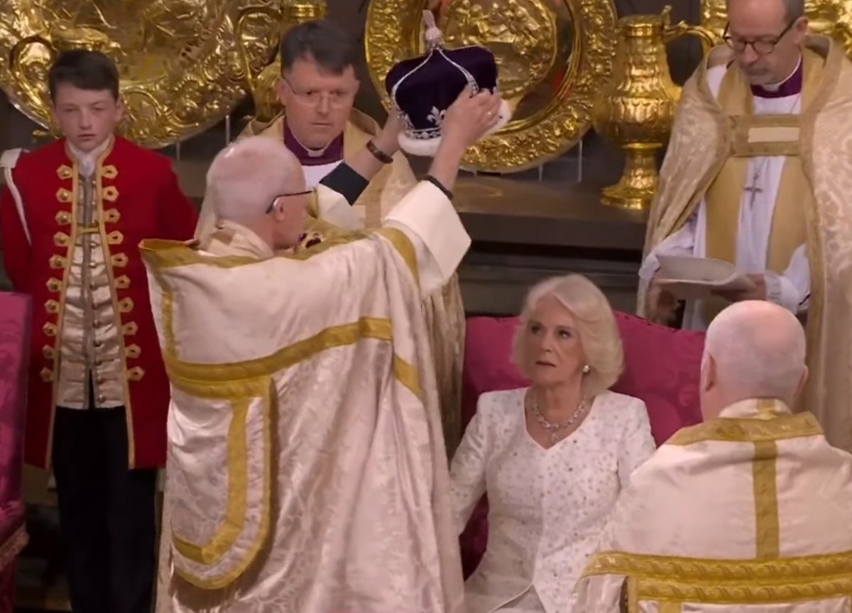 Regno Unito, Carlo III è stato incoronato. “Sono qui per servire”. VIDEO