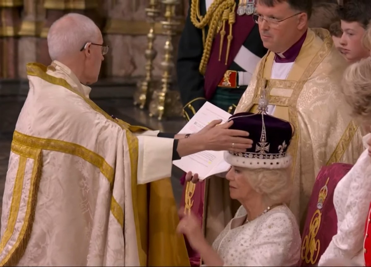 Regno Unito, Carlo III è stato incoronato. “Sono qui per servire”. VIDEO