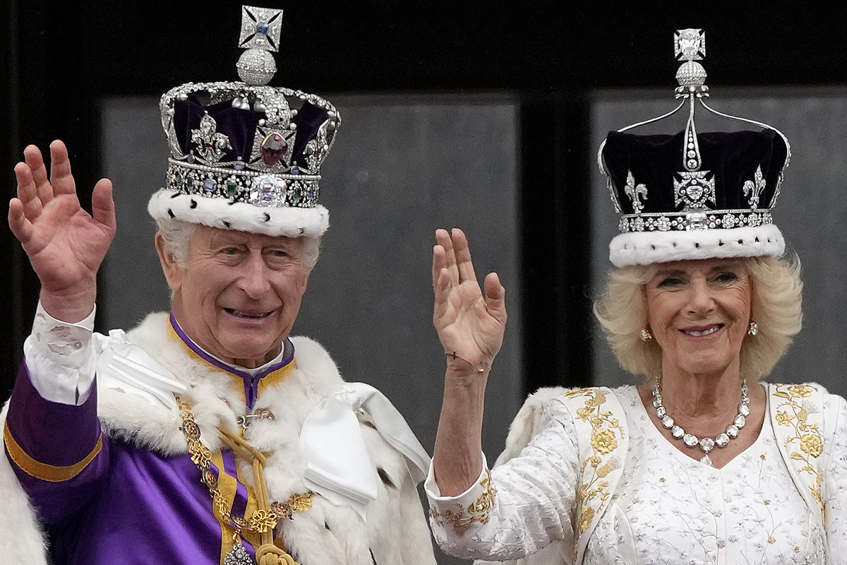 Carlo III lascia Westminster sulle note di God save the King. Video