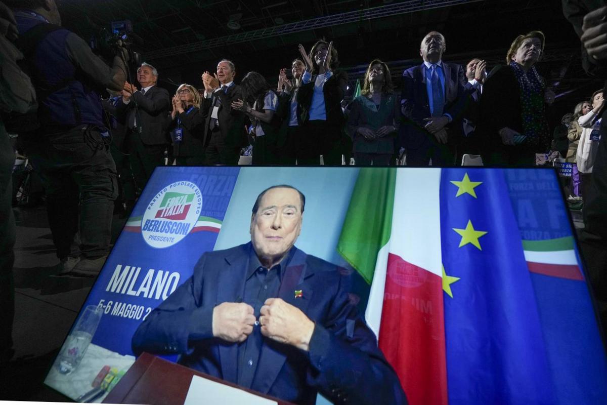 Berlusconi torna e stoppa l’ascesa di Tajani. Mastella: “Non ha il quid” Berlusconi torna e stoppa l’ascesa di Tajani. Mastella: “Non ha il quid”