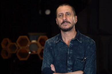 Luca Bizzarri: “Meloni? Sindrome dell’assedio non funziona. Schlein, che caduta con la storia dell’armocromista”