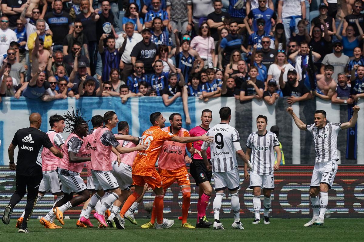 Vlahovic i cori razzisti di Atalanta-Juventus, scende in campo la Fifa Vlahovic i cori razzisti di Atalanta-Juventus, scende in campo la Fifa